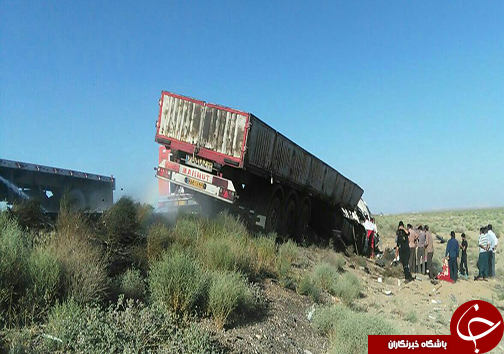 2 کشته در تصادف شاخ به شاخ دو دستگاه کامیون کشنده