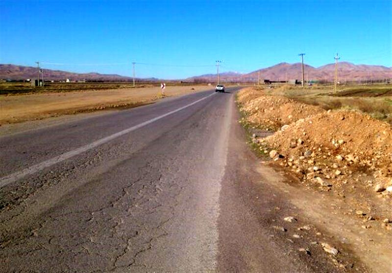 استقرار پایگاه های امدادی هلال احمر در مسیر مواصلاتی مرز مهران