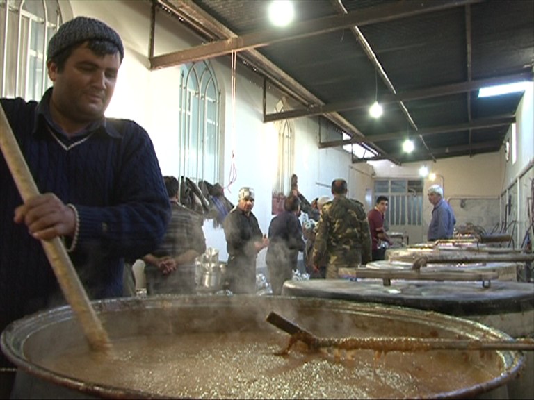 کشف 3 تن خرمای غیر بهداشتی در جنوب تهران/  پخت حلیم با پنبه و پشم گوسفند