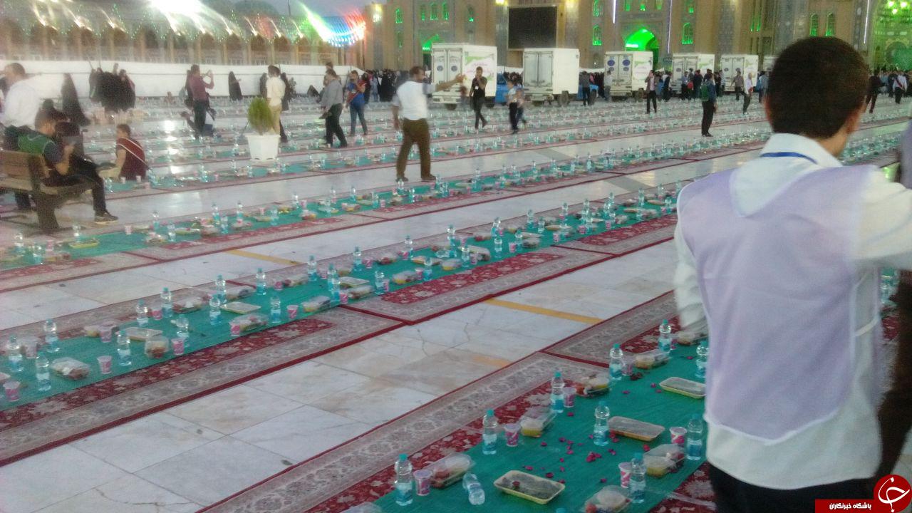 برپایی بزرگترین سفره افطاری در مسجد جمکران + تصاویر