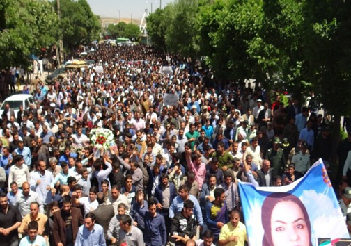 تشییع جنازه باشکوه شهیده هانیه اکبریانی در دلفان+تصاویر