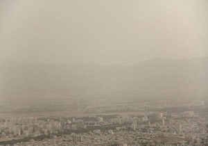 باد شدید و گرد و خاک سمنان را فرا می گیرد