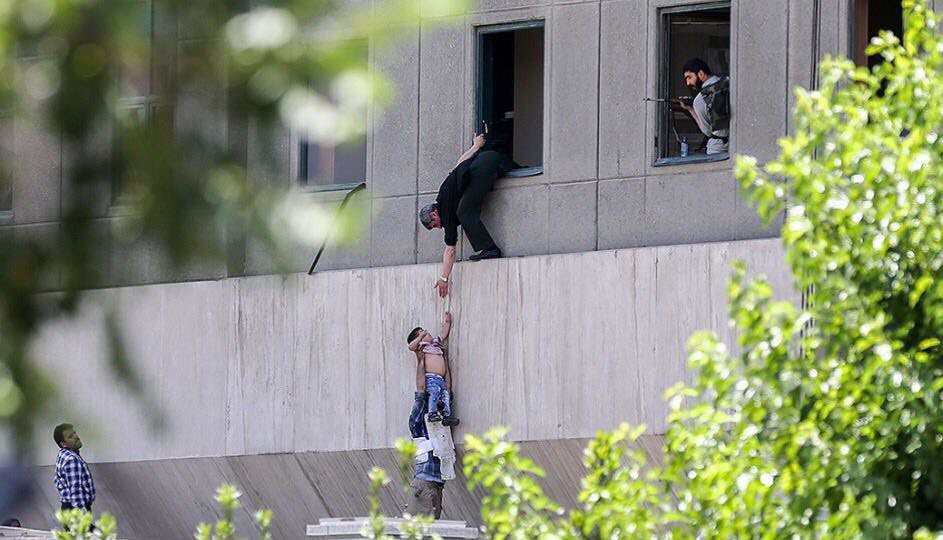 اولین تصویر از پسر بچه معروف حادثه مجلس