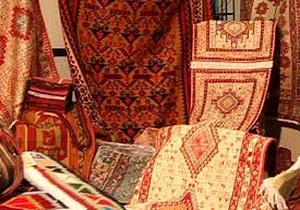 اعطای نشان اعتماد به فروشگاه‌های صنایع دستی در اردبیل