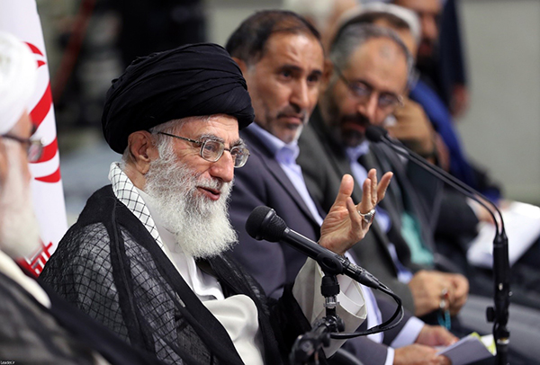 حاشیه دیدار رمضانی شاعران با رهبر معظم انقلاب اسلامی