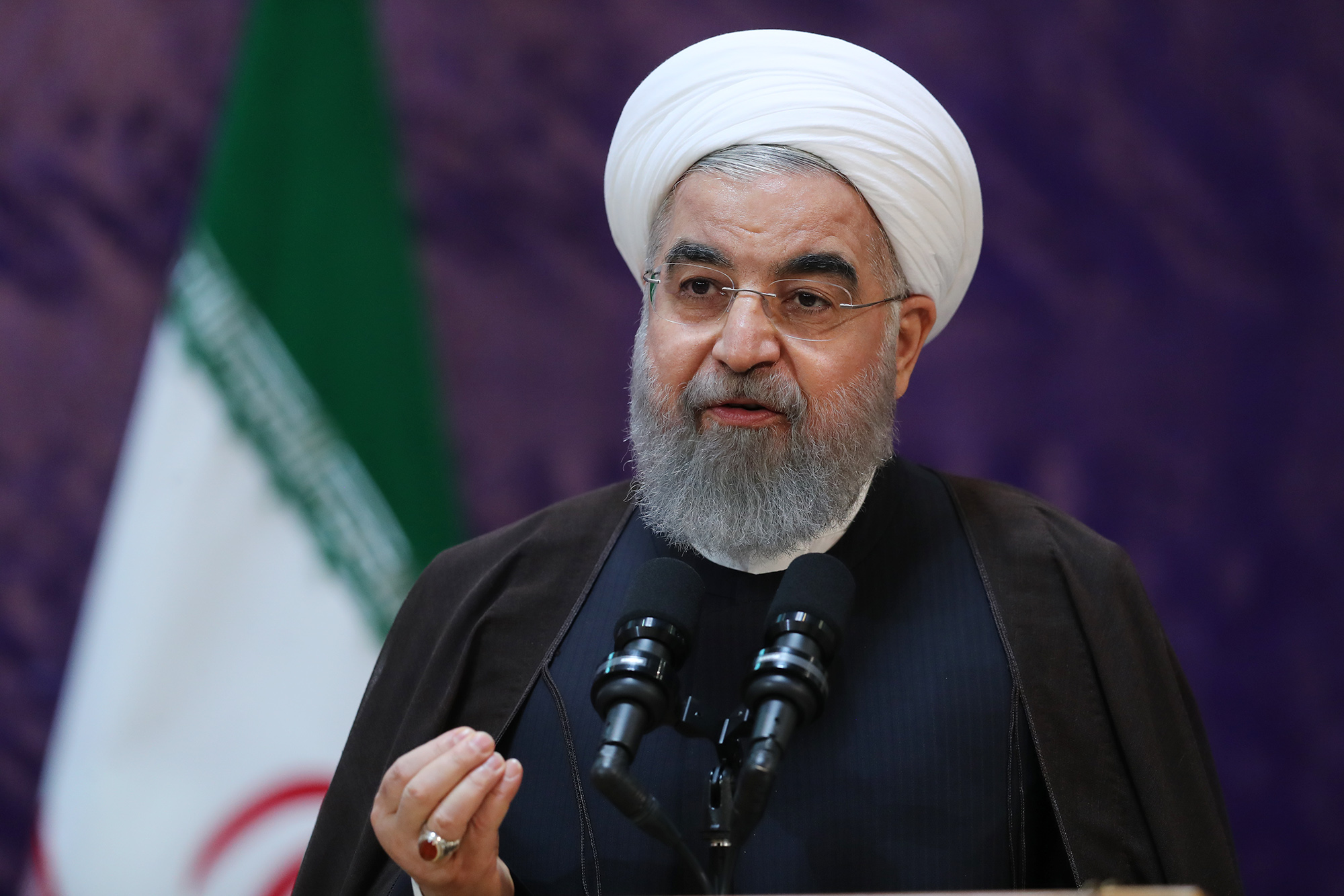 دو هزار جوان نخبه به بدنه مدیریتی دولت جذب می شوند/ با تمام توان برای &rlm;تحقق وعده های انتخاباتی تلاش خواهیم کرد