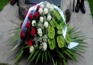 ادای احترام به مقام شهدای حادثه تروریستی تهران در لندن + فیلم