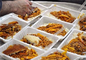 امدادگران کمیته امداد سرپل ذهاب هزینه افطار خود را به نیازمندان اهدا کردند