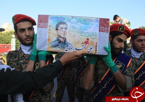 استقبال مردم آبیک از پیکر شهید محمد رضایی