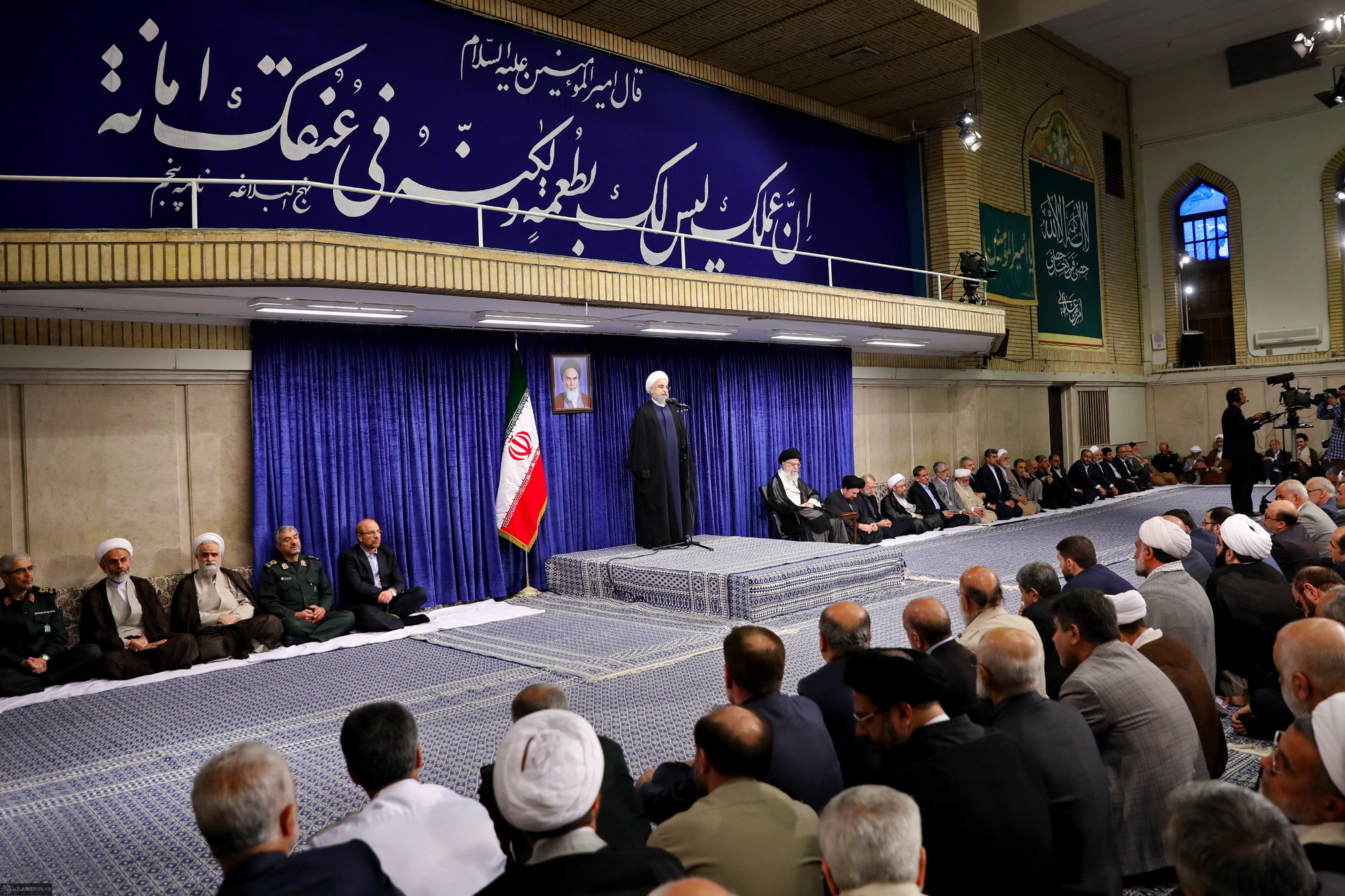 دوران رقابت پایان یافته امروز باید به مطالبات مردم توجه کنیم/ حل مشکل اشتغال نیازمند کاری بزرگ و ملی است دوران رقابت پایان یافته امروز باید به مطالبات مردم توجه کنیم/ حل مشکل اشتغال نیازمند کاری بزرگ و ملی است