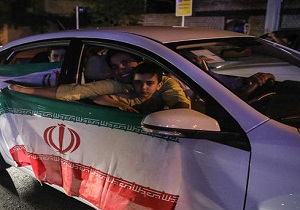 شادی تهرانی‌ها در بلوار اندرزگو + فیلم