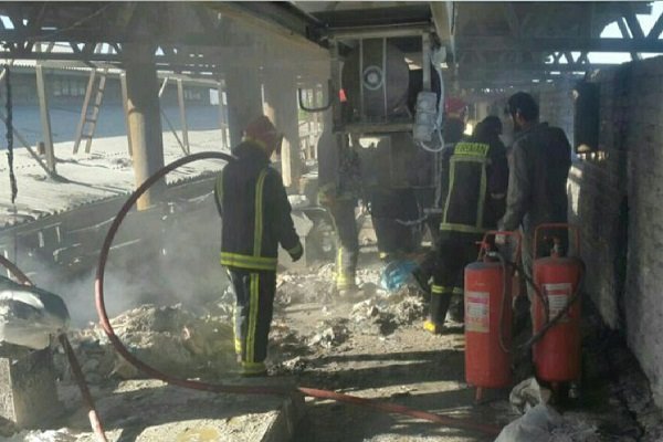 مهار آتش سوزی در کارخانه ایزوگام