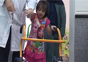 راه رفتن کودک مبتلا به فلج مغزی با کاردرمانی + فیلم