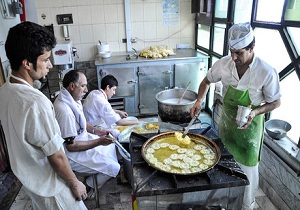 ریختن "شربت‌ معده"در روغن سرخ کردنی!