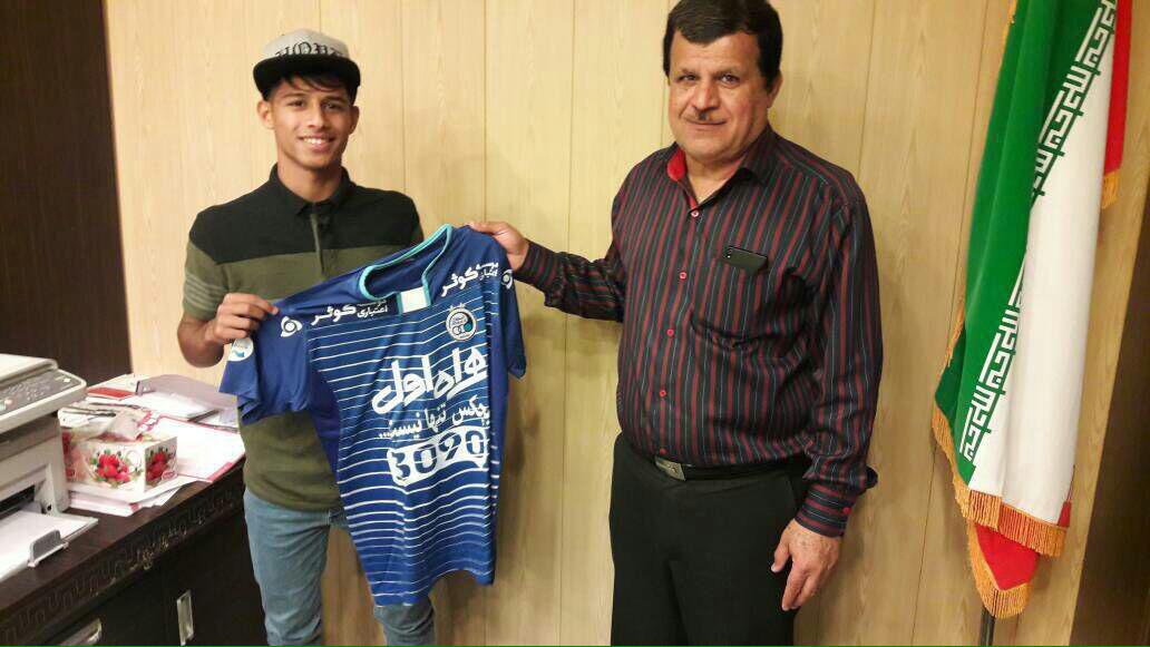 بازيكن جوان استقلال تست پزشکی مى دهد
