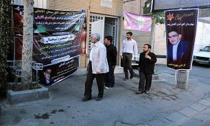 جلیلی با خانواده شهید "احسان آقاجانی" دیدار کرد