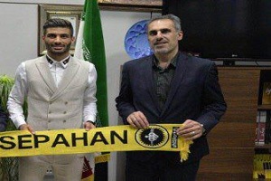 آقایی به سپاهان پیوست