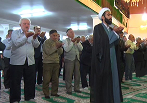 روستاهایی که تنها در ماه رمضان روحانی دارند + فیلم