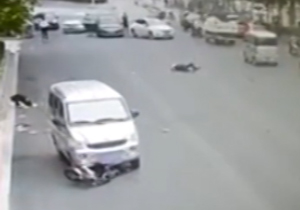 قتل دلخراش راننده موتور با چاقو پس از تصادف عمدی + فیلم (18+)