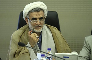 برخورد با فروشندگان توزیع قرآن های بدون مجوز در نمایشگاه قرآن