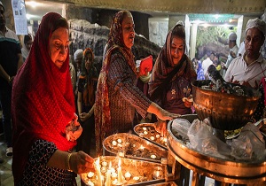 گردهمایی زرتشتیان برای برپایی مراسم مذهبی خود