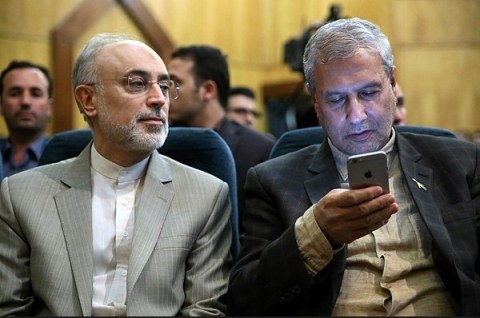 چه گوشی&zwnj;هایی در دست سیاستمداران ایرانی است؟+عکس