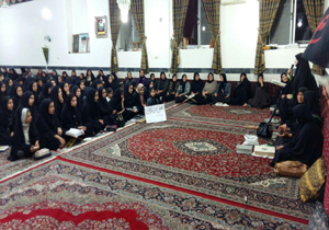 برپایی محفل انس با قرآن کریم ویژه بانوان در جشن رمضان شهرستان گلوگاه