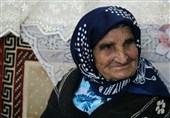 دیدار دانش&zwnj;آموزان گیلانی با جانباز ۱۰۹ ساله کشف حجاب