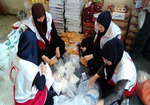 اجرای طرح همای رحمت توسط داوطلبان هلال احمر اردکان
