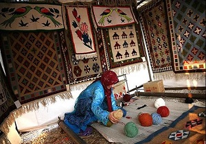 دو روستای کوهرنگ پایلوت طرح گلیم بافی شد