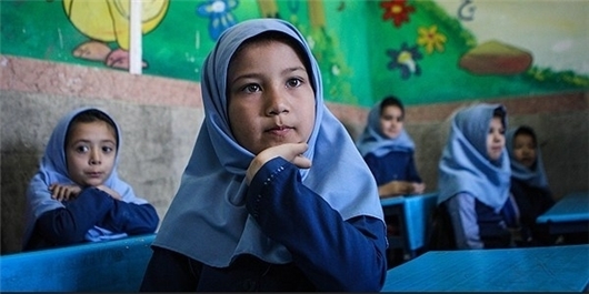 دانش آموزان افغان برای ثبت نام در مدارس باید کارت ویژه خود را تجدید کنند