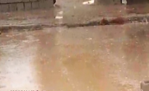 جاری شدن آب از معابر به منازل مسکونی + فیلم
