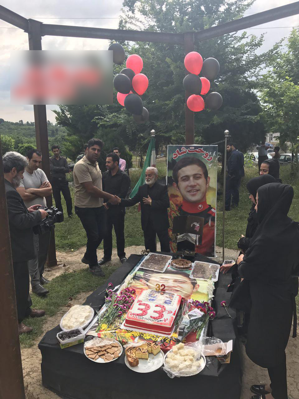 تولد مهرداد اولادی بر سر مزارش+تصاویر