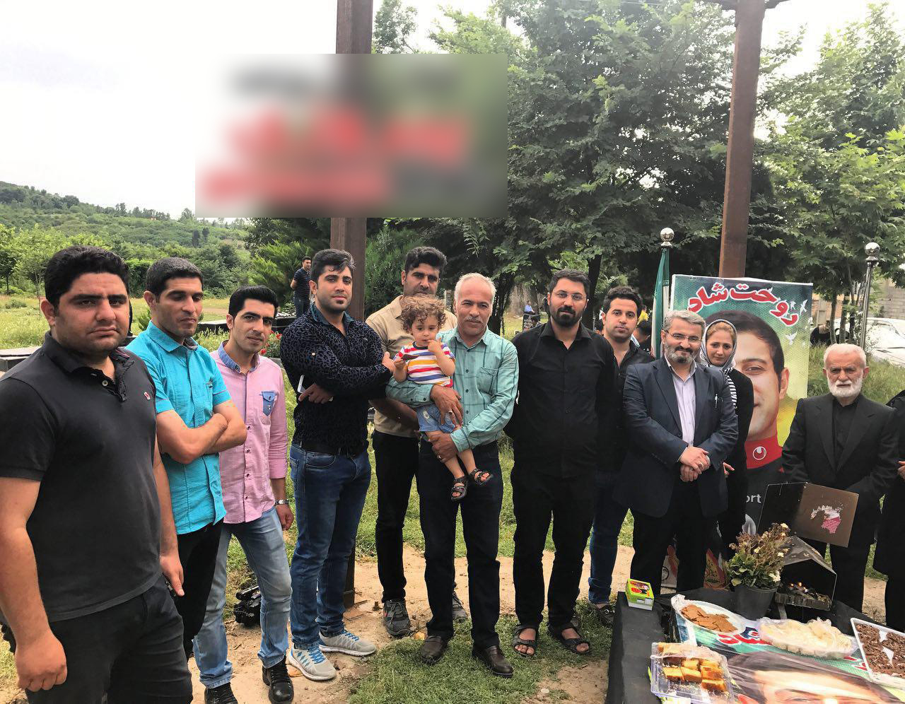تولد مهرداد اولادی بر سر مزارش+تصاویر