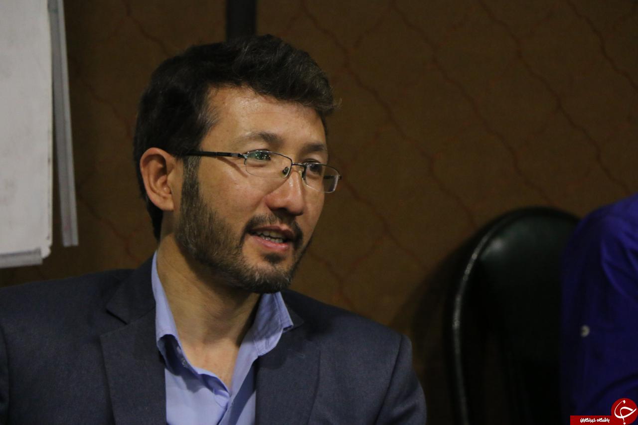 گزارش تصویری از نشست نقد و رونمایی از مجموعه داستان کوتاه دستمال خامک دوزی اثر ریحانه بیانی در کاون ادبی کلمه