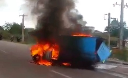 جزغاله شدن نیسان آبی در آتش + فیلم