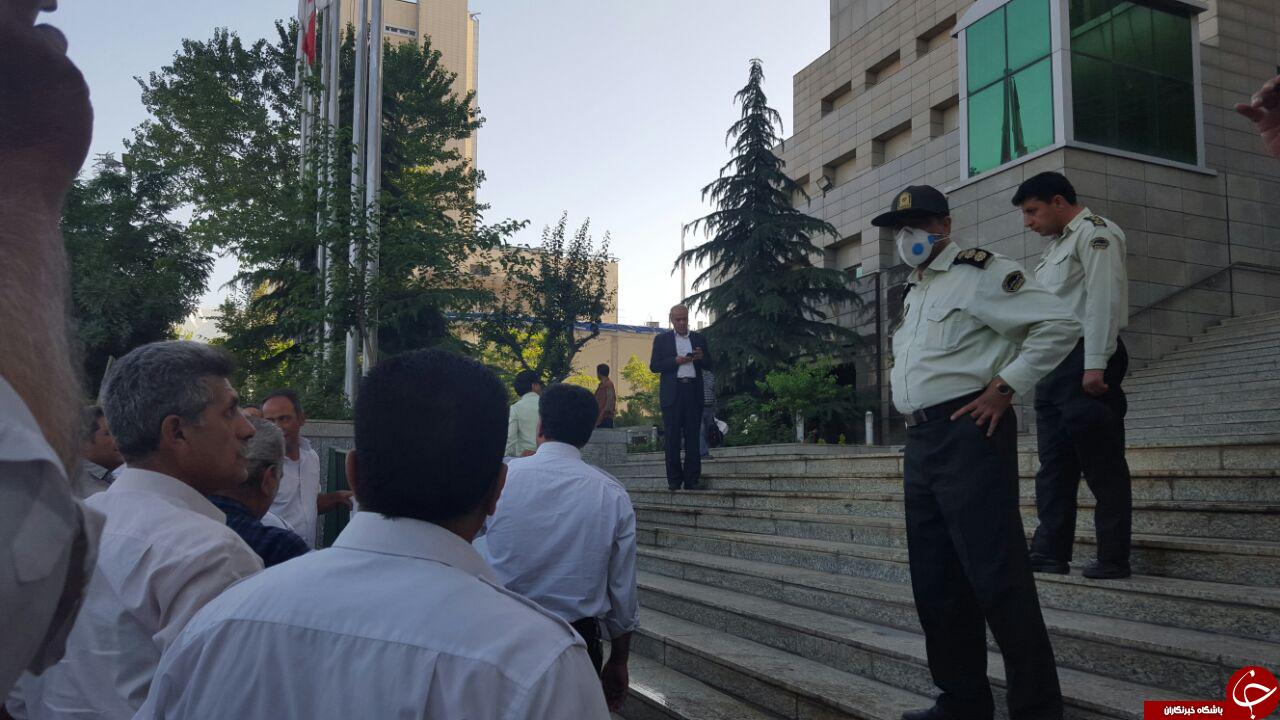 تجمع تاکسیرانان مقابل وزارت کار + فیلم و تصاویر