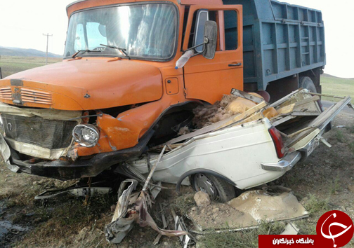 مرگ دلخراش دو نفر بر اثر تصادف کامیون با وانت پیکان
