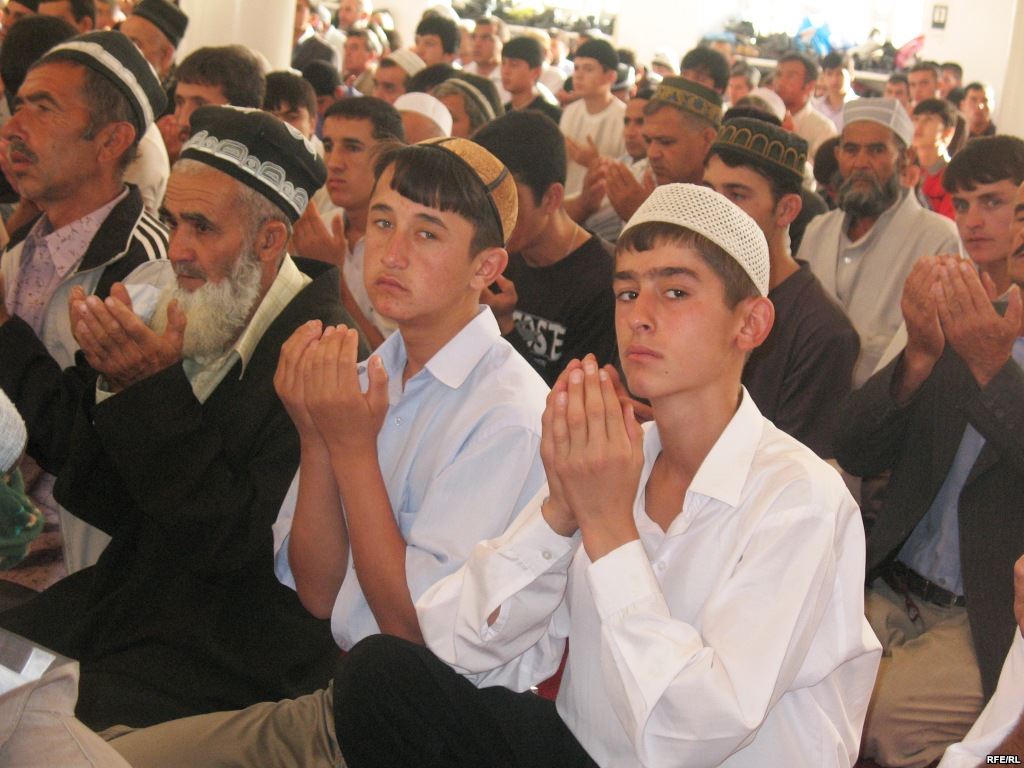&laquo;رب من&raquo;خوانی؛نماد تجلی ماه مبارک رمضان در تاجیکستان
