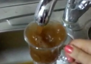 آب شرب نسکافه ای در گرمدره + فیلم