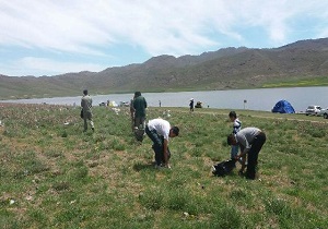 دریاچه نئور با حضور محیط بانان و گردشگران پاکسازی شد