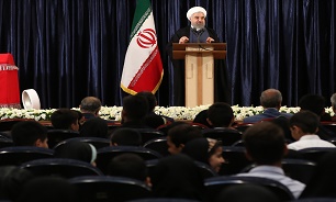 باید کاری کنیم که هیچ کسی در کشور احساس تنهایی و بی‌پناهی نکند