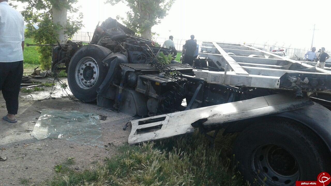 تصادف شدید تریلی در روستای قلعه میر + تصاویر