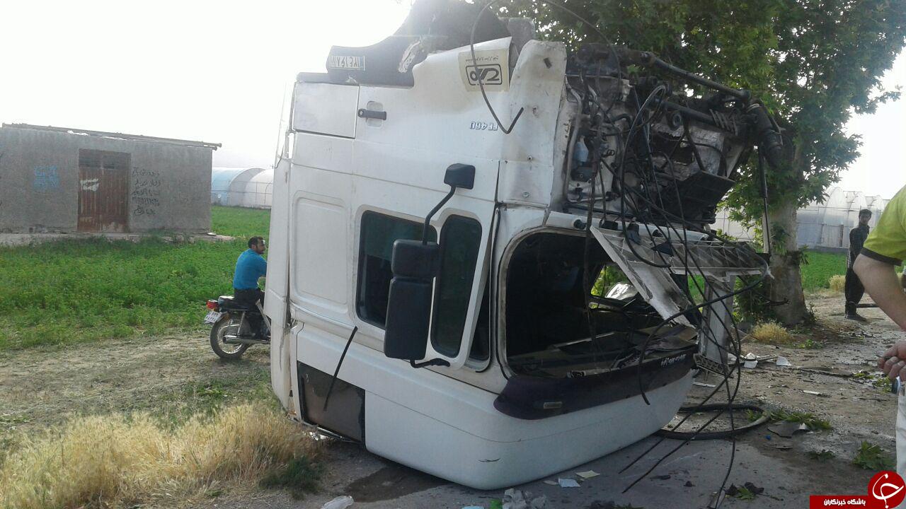 تصادف شدید تریلی در روستای قلعه میر + تصاویر