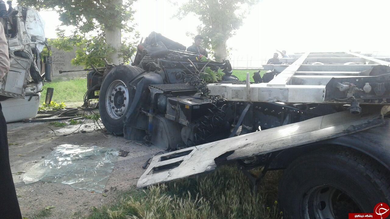 تصادف شدید تریلی در روستای قلعه میر + تصاویر