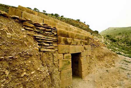 طاق شیرین‌ و فرهاد در ایلام مرمت می‌شود