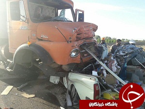 مرگ راننده وانت پیکان در تصادف با کامیون بنز + عکس