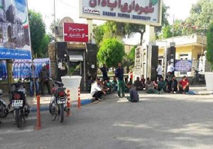 تجمع صنفی کارگران شهرداری منطقه 2 آبادان مقابل ساختمان شهرداری مرکزی
