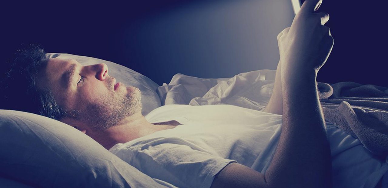 اثرات مخرب نور گوشی&zwnj;های هوشمند + اینفوگرافی