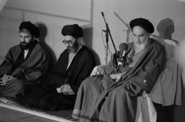 تنفیذ اولین دوره ریاست جمهوری مقام معظم رهبری+تصاویر